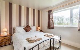 Idyllic Whitby Cottage, With Sea Views, Sleeps 6
